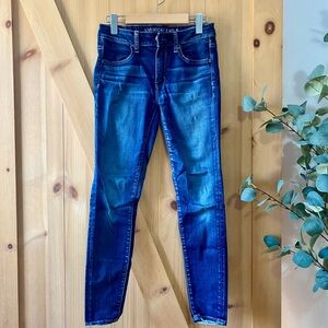 American Eagle high waisted, super stretch skinny jeans size 4 short